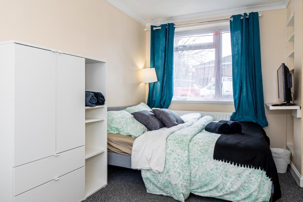 Shirley House 3, Guest House, Self Catering, Self Check In With Smart Locks, Use Of Fully Equipped Kitchen, Close To City Centre, Ideal For Longer Stays, Walking Distance To Bat, 20 Min Drive To Fawley Refinery, Excellent Transport Links Southampton Eksteriør billede