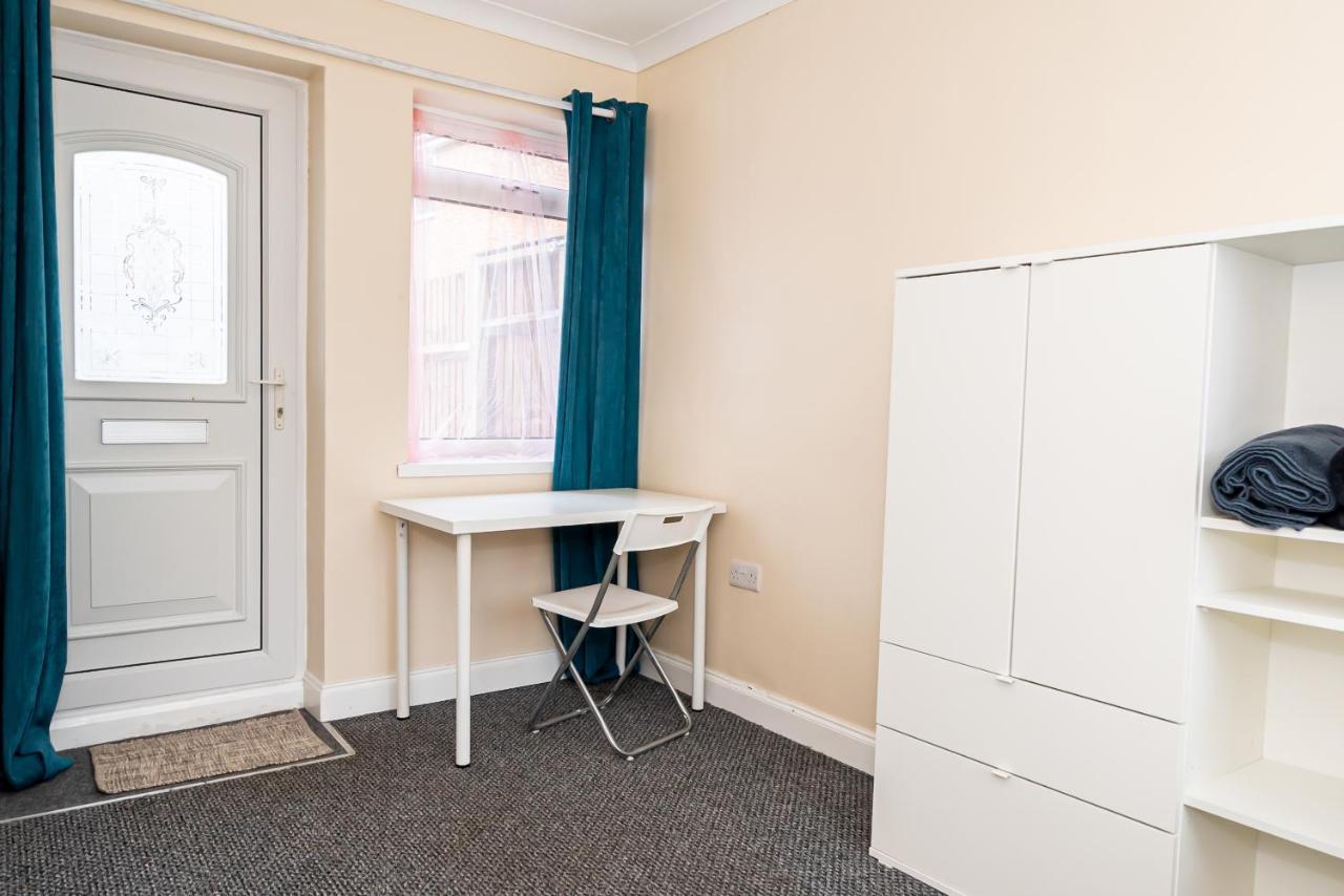 Shirley House 3, Guest House, Self Catering, Self Check In With Smart Locks, Use Of Fully Equipped Kitchen, Close To City Centre, Ideal For Longer Stays, Walking Distance To Bat, 20 Min Drive To Fawley Refinery, Excellent Transport Links Southampton Eksteriør billede