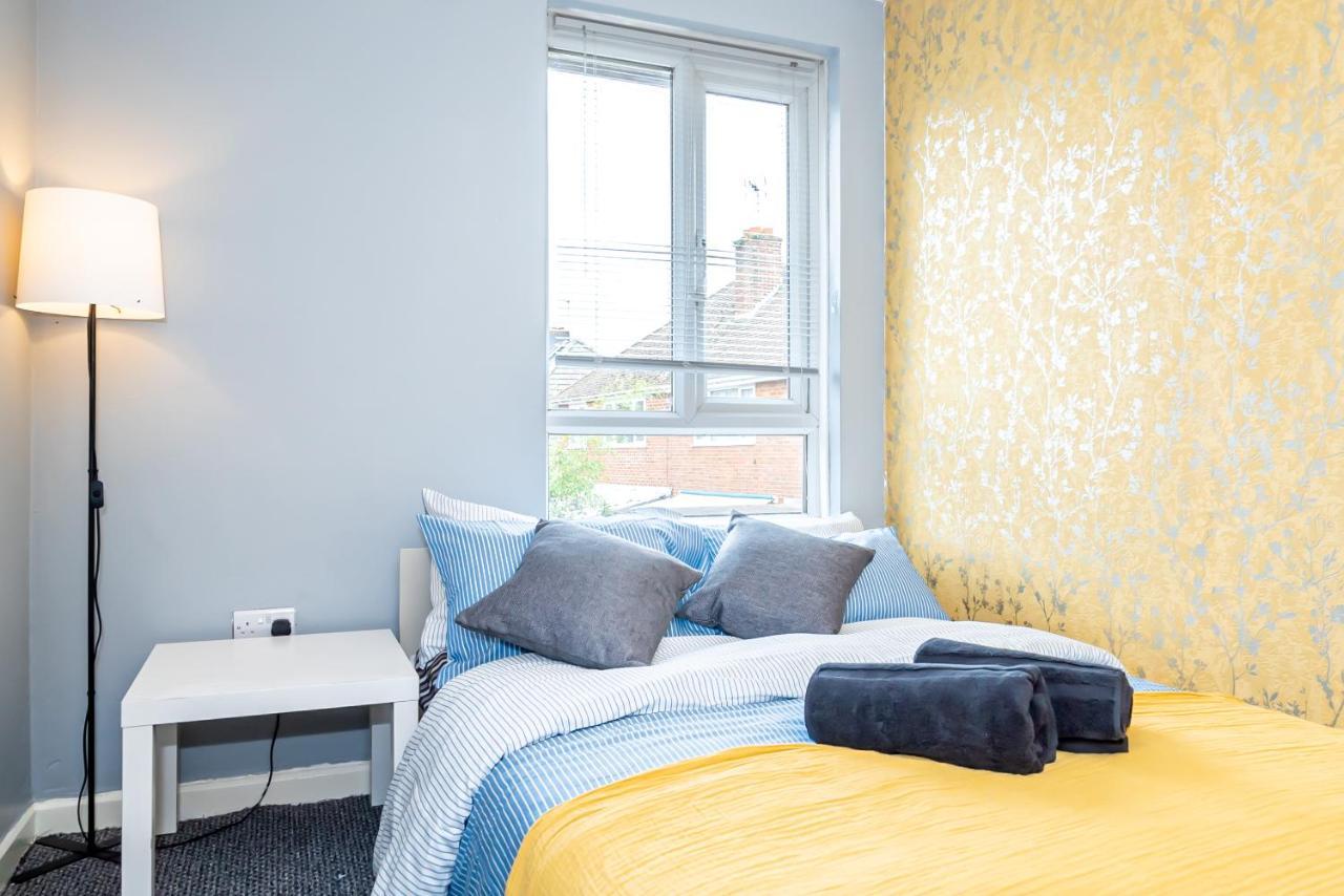 Shirley House 3, Guest House, Self Catering, Self Check In With Smart Locks, Use Of Fully Equipped Kitchen, Close To City Centre, Ideal For Longer Stays, Walking Distance To Bat, 20 Min Drive To Fawley Refinery, Excellent Transport Links Southampton Eksteriør billede