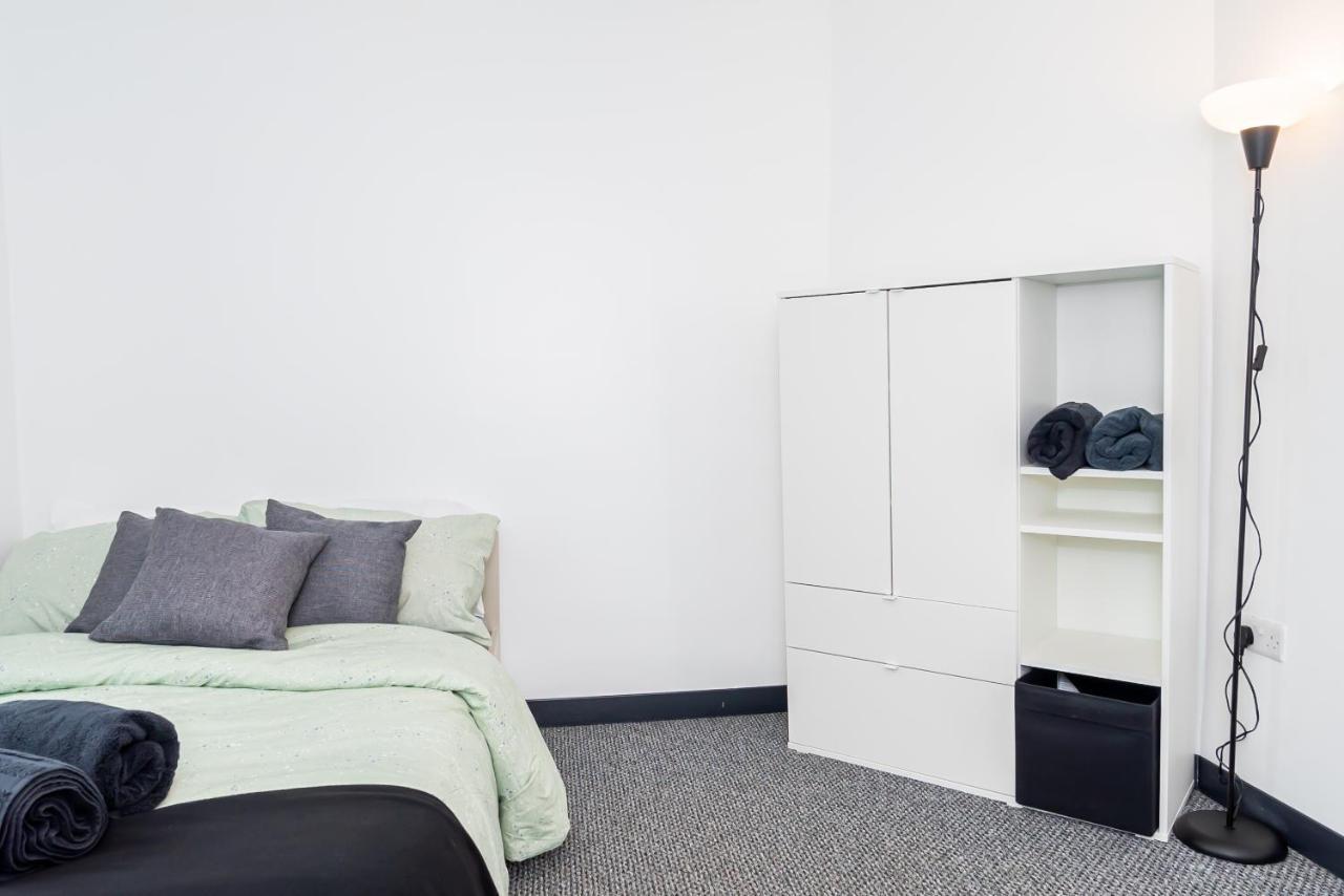 Shirley House 3, Guest House, Self Catering, Self Check In With Smart Locks, Use Of Fully Equipped Kitchen, Close To City Centre, Ideal For Longer Stays, Walking Distance To Bat, 20 Min Drive To Fawley Refinery, Excellent Transport Links Southampton Eksteriør billede