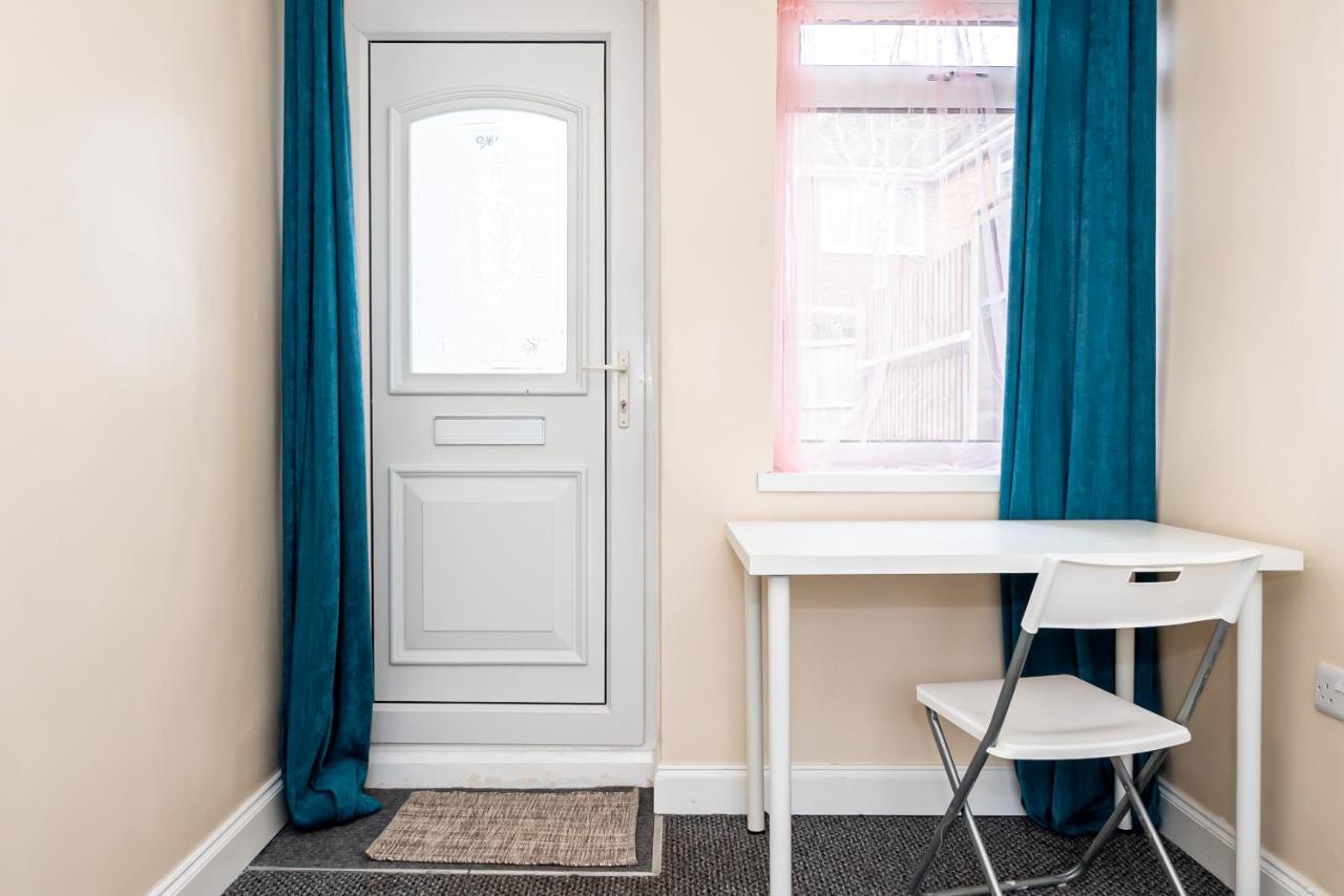Shirley House 3, Guest House, Self Catering, Self Check In With Smart Locks, Use Of Fully Equipped Kitchen, Close To City Centre, Ideal For Longer Stays, Walking Distance To Bat, 20 Min Drive To Fawley Refinery, Excellent Transport Links Southampton Eksteriør billede