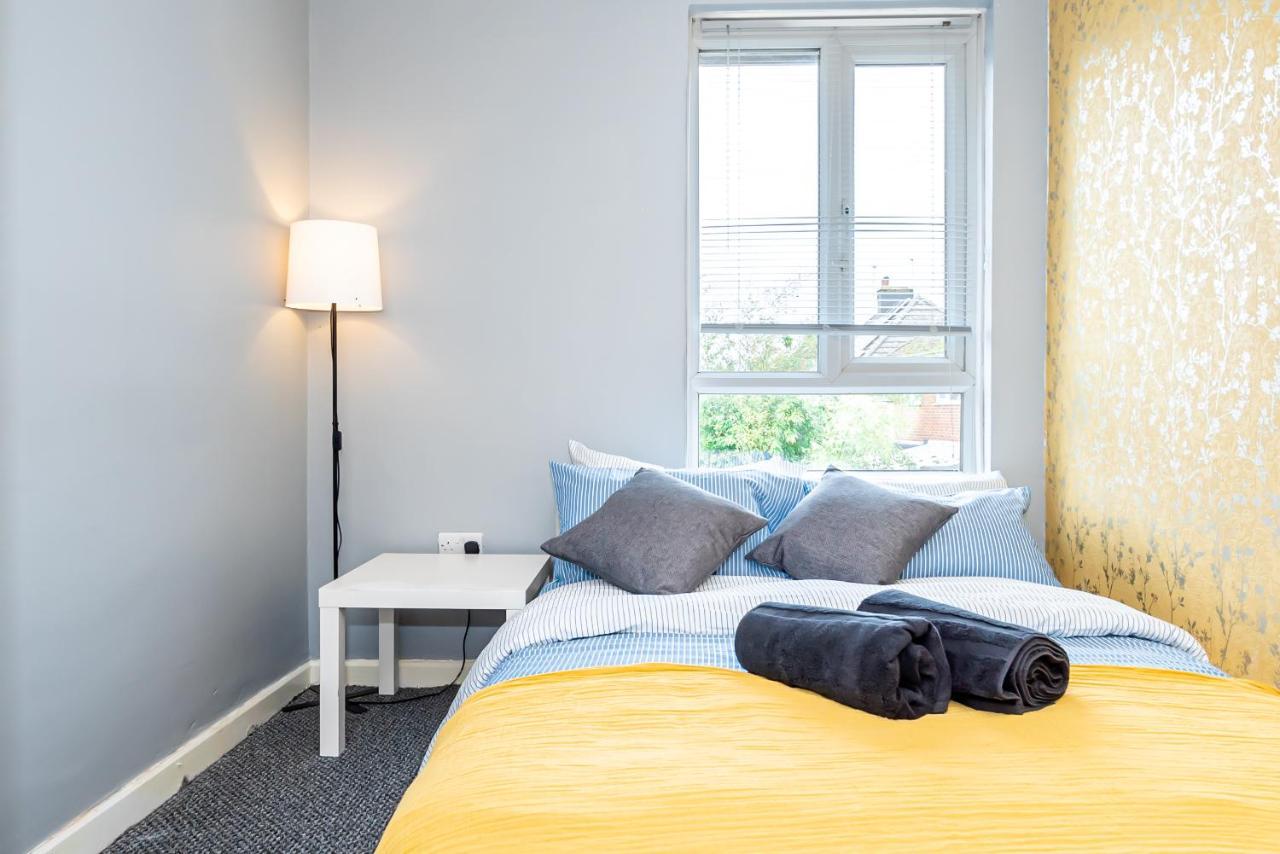 Shirley House 3, Guest House, Self Catering, Self Check In With Smart Locks, Use Of Fully Equipped Kitchen, Close To City Centre, Ideal For Longer Stays, Walking Distance To Bat, 20 Min Drive To Fawley Refinery, Excellent Transport Links Southampton Eksteriør billede