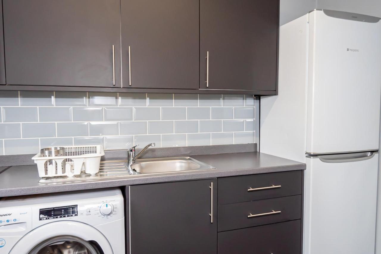 Shirley House 3, Guest House, Self Catering, Self Check In With Smart Locks, Use Of Fully Equipped Kitchen, Close To City Centre, Ideal For Longer Stays, Walking Distance To Bat, 20 Min Drive To Fawley Refinery, Excellent Transport Links Southampton Eksteriør billede