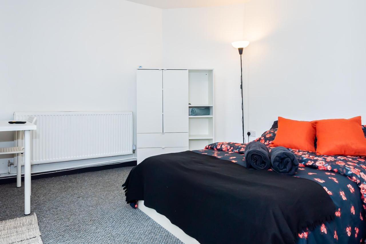 Shirley House 3, Guest House, Self Catering, Self Check In With Smart Locks, Use Of Fully Equipped Kitchen, Close To City Centre, Ideal For Longer Stays, Walking Distance To Bat, 20 Min Drive To Fawley Refinery, Excellent Transport Links Southampton Eksteriør billede