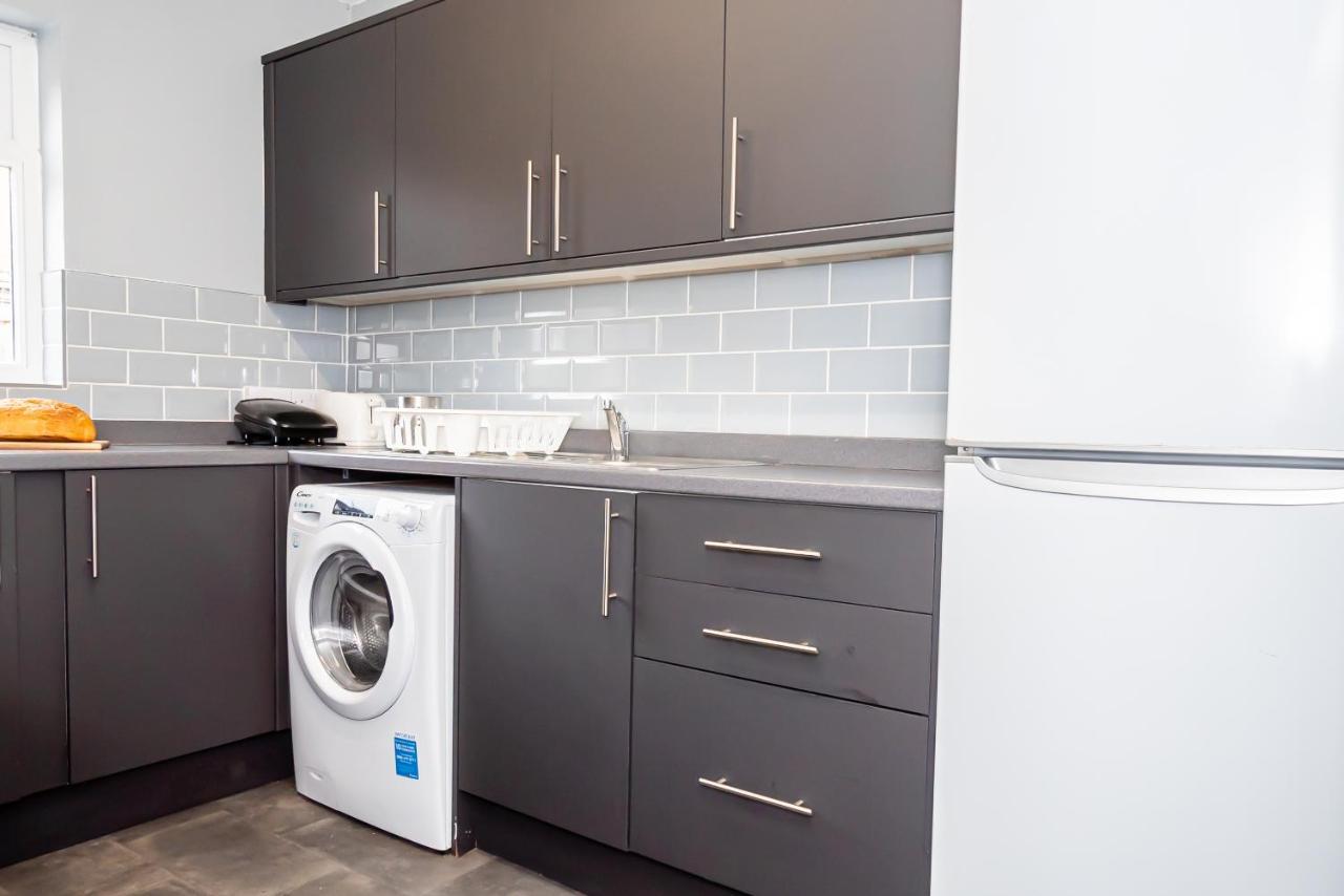 Shirley House 3, Guest House, Self Catering, Self Check In With Smart Locks, Use Of Fully Equipped Kitchen, Close To City Centre, Ideal For Longer Stays, Walking Distance To Bat, 20 Min Drive To Fawley Refinery, Excellent Transport Links Southampton Eksteriør billede