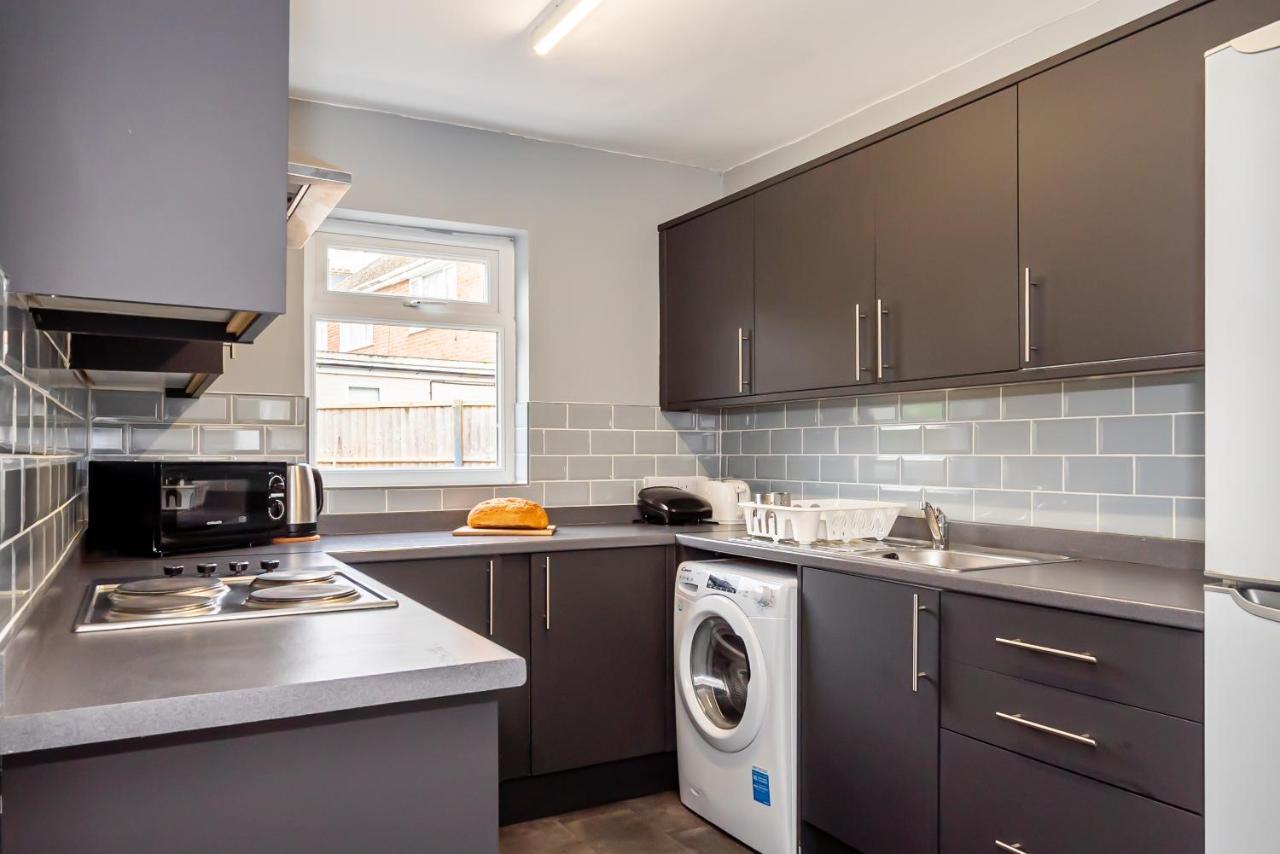 Shirley House 3, Guest House, Self Catering, Self Check In With Smart Locks, Use Of Fully Equipped Kitchen, Close To City Centre, Ideal For Longer Stays, Walking Distance To Bat, 20 Min Drive To Fawley Refinery, Excellent Transport Links Southampton Eksteriør billede