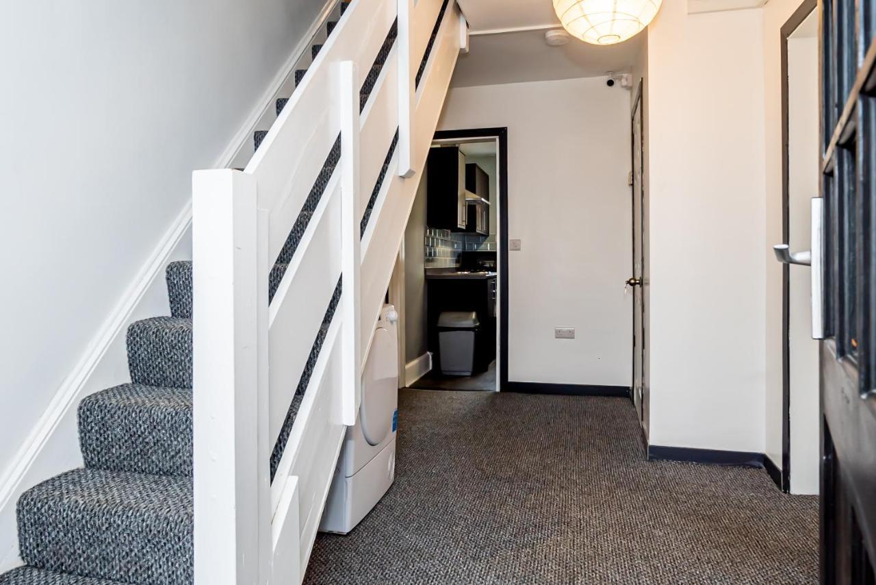 Shirley House 3, Guest House, Self Catering, Self Check In With Smart Locks, Use Of Fully Equipped Kitchen, Close To City Centre, Ideal For Longer Stays, Walking Distance To Bat, 20 Min Drive To Fawley Refinery, Excellent Transport Links Southampton Eksteriør billede