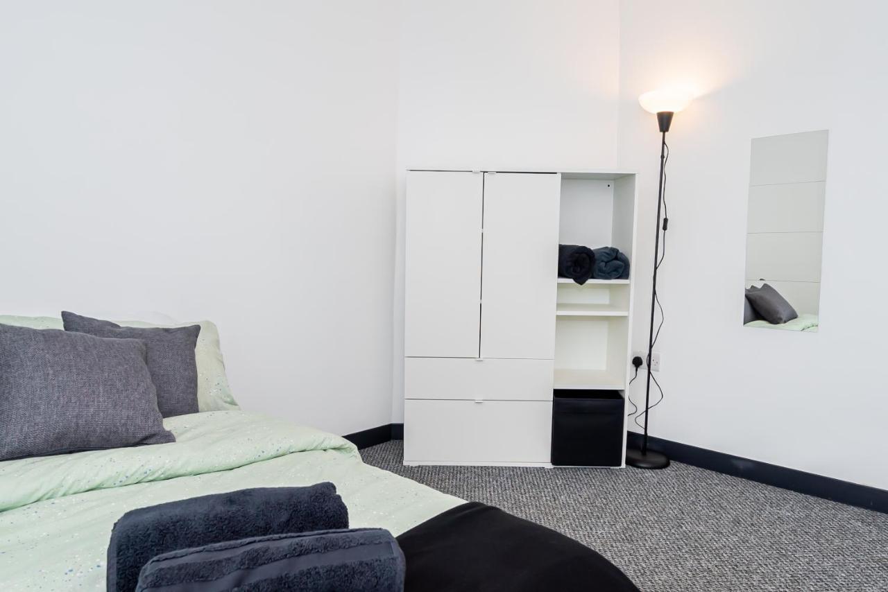 Shirley House 3, Guest House, Self Catering, Self Check In With Smart Locks, Use Of Fully Equipped Kitchen, Close To City Centre, Ideal For Longer Stays, Walking Distance To Bat, 20 Min Drive To Fawley Refinery, Excellent Transport Links Southampton Eksteriør billede