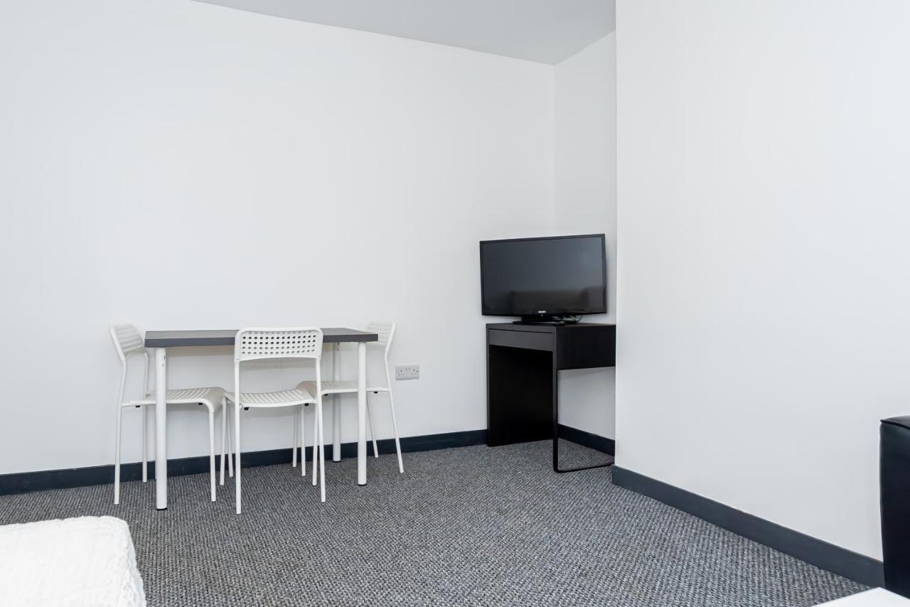 Shirley House 3, Guest House, Self Catering, Self Check In With Smart Locks, Use Of Fully Equipped Kitchen, Close To City Centre, Ideal For Longer Stays, Walking Distance To Bat, 20 Min Drive To Fawley Refinery, Excellent Transport Links Southampton Eksteriør billede