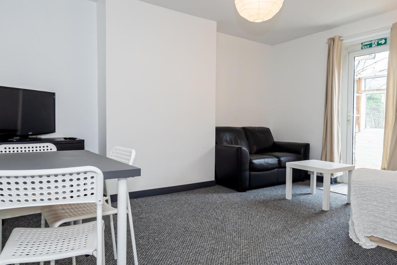 Shirley House 3, Guest House, Self Catering, Self Check In With Smart Locks, Use Of Fully Equipped Kitchen, Close To City Centre, Ideal For Longer Stays, Walking Distance To Bat, 20 Min Drive To Fawley Refinery, Excellent Transport Links Southampton Eksteriør billede