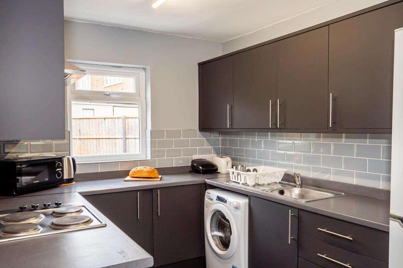Shirley House 3, Guest House, Self Catering, Self Check In With Smart Locks, Use Of Fully Equipped Kitchen, Close To City Centre, Ideal For Longer Stays, Walking Distance To Bat, 20 Min Drive To Fawley Refinery, Excellent Transport Links Southampton Eksteriør billede
